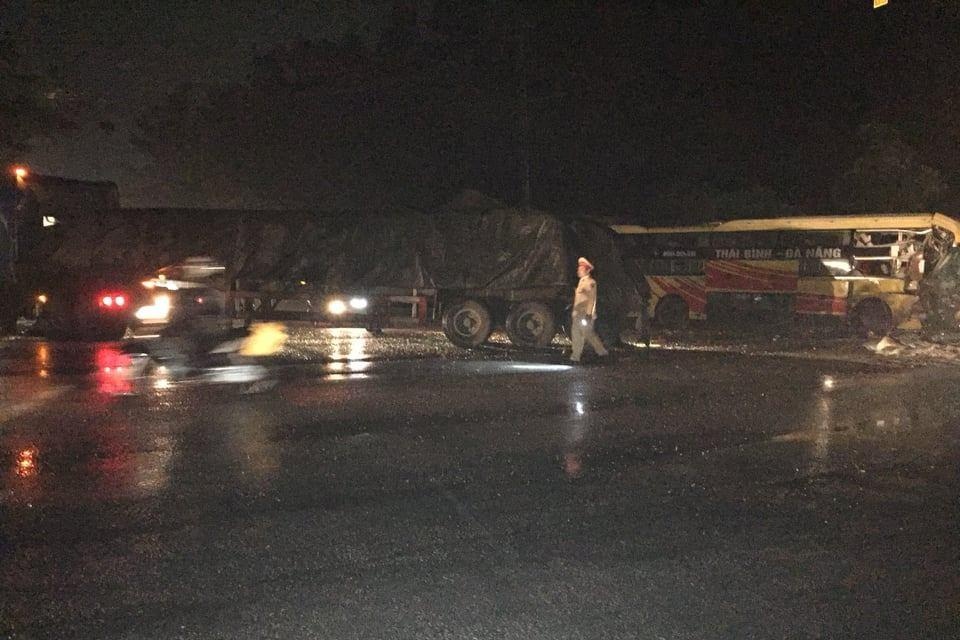 oto khach tong xe dau keo anh 1