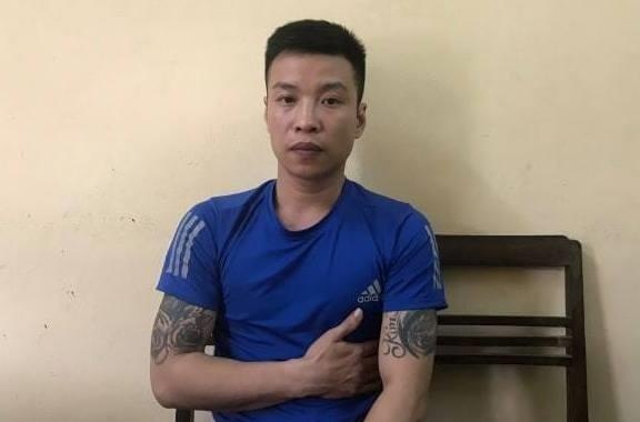 Ban nhau cam kiem truy sat nhau tren pho hinh anh