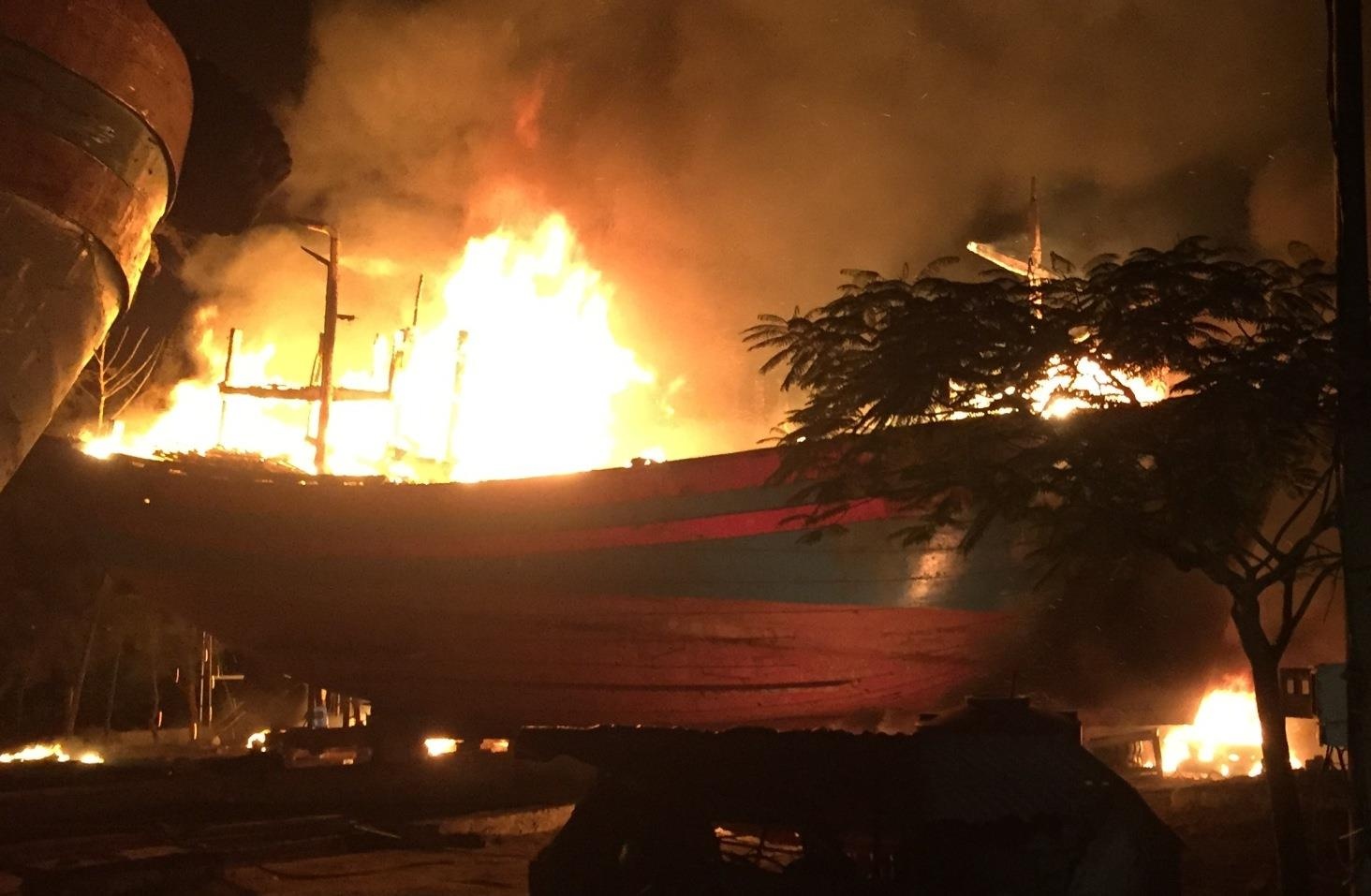 hai tau tien ty bi thieu rui anh 1