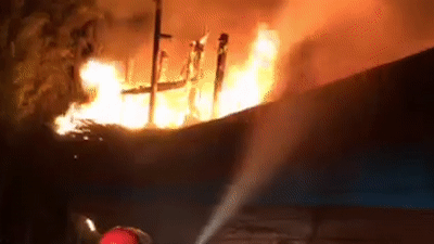 Hai tau thu mua hai san tien ty bi thieu rui khi dang sua chua hinh anh