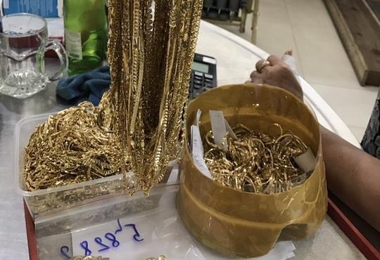 Nhan lai 5 ty va 225 luong vang, chu nhan trich mot khoan lam tu thien hinh anh