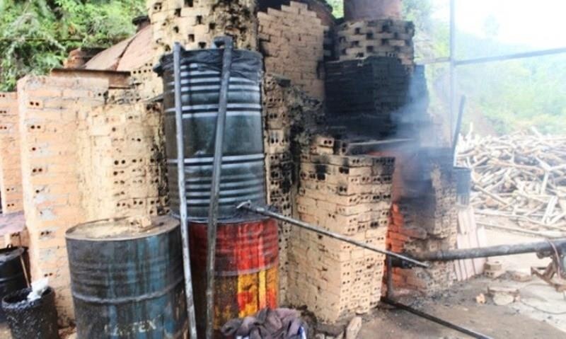 Hai chu tich xa bi ky luat vi de xay ra sai pham ve moi truong hinh anh