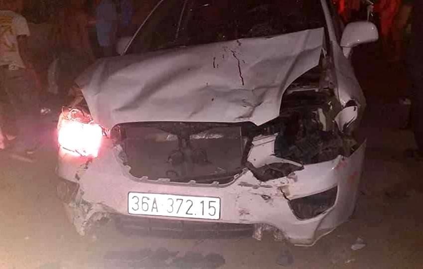 ôtô đâm xe máy đi ngược chiều ảnh 1 oto dam xe may di nguoc chieu anh 1