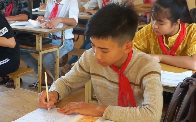 'Em khong kip nghi gi, chi biet lao xuong song cuu nguoi' hinh anh