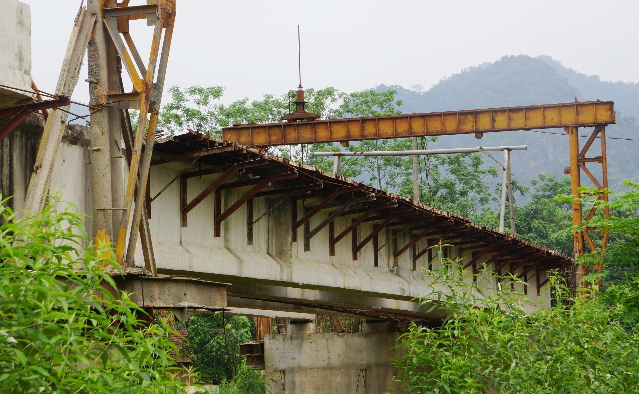 Du an cau 130 ty vao suoi ca than do dang sau nhieu nam thi cong hinh anh