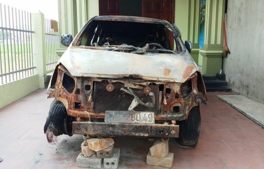 Cuu bi thu doan xa len vao nha, dot xe Innova cua hang xom hinh anh