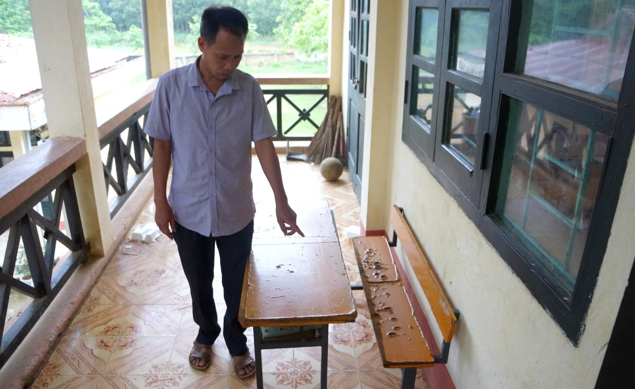 Chem nhieu hoc sinh anh 8