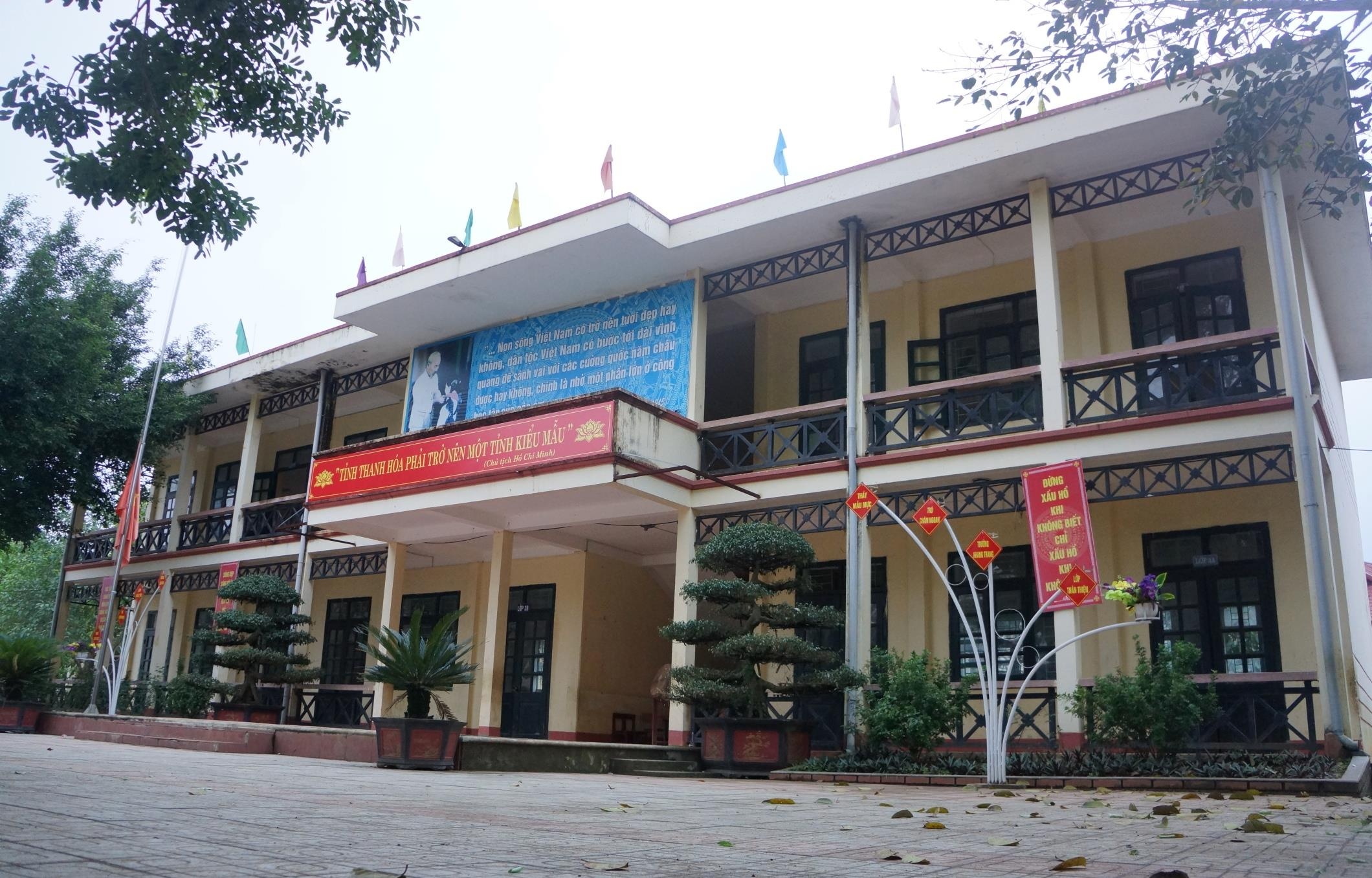 Chem nhieu hoc sinh anh 3