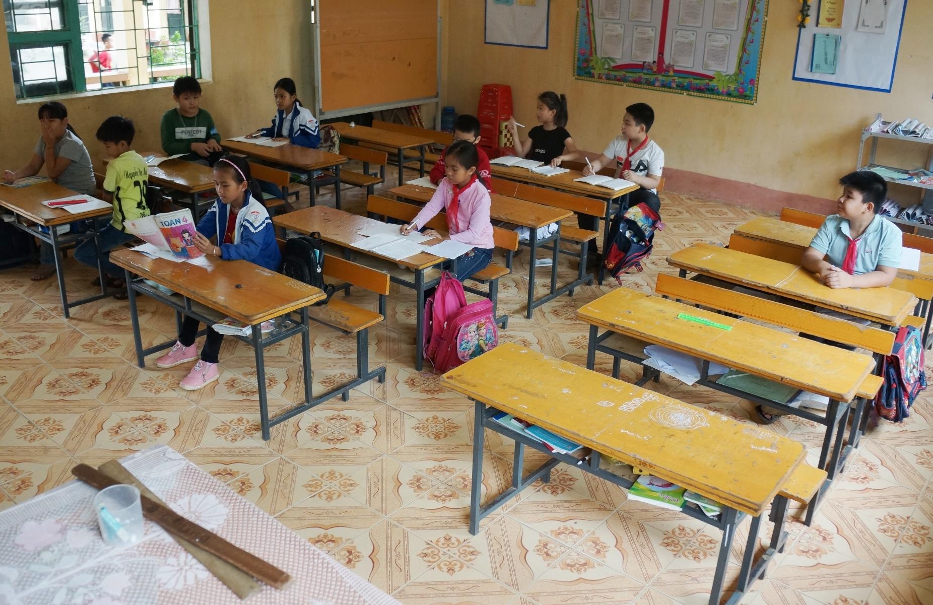 truong vang hoc sinh anh 6