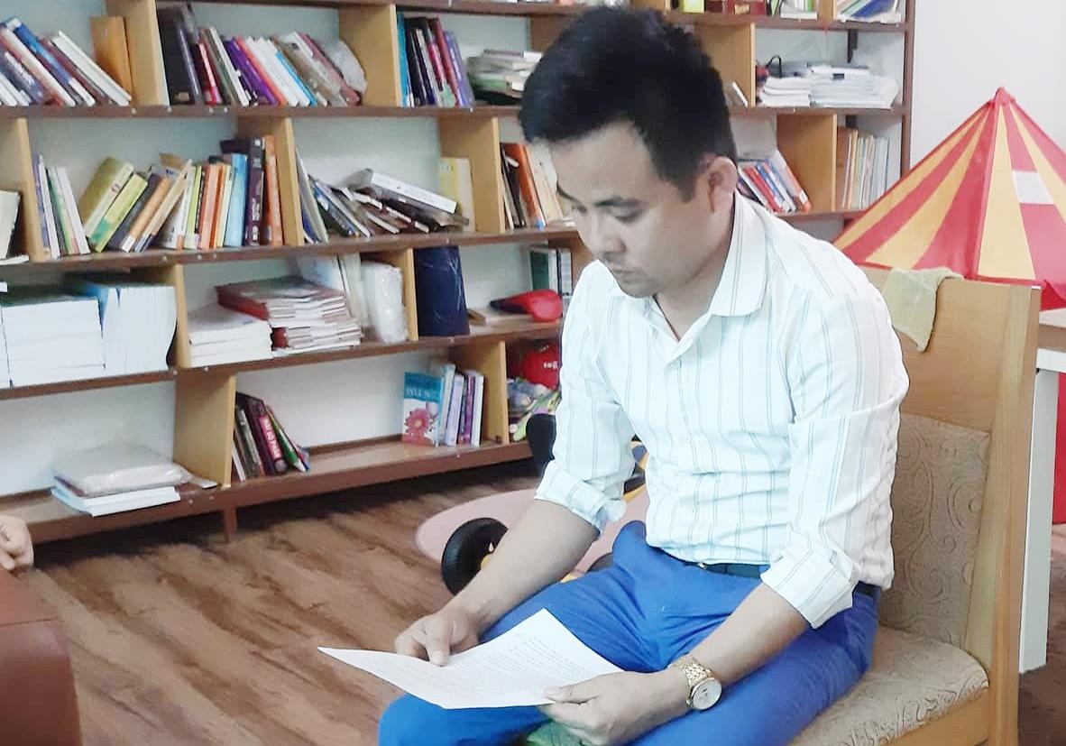 Thay giao day lai xe len tieng ve viec bi danh vi so dui nu hoc vien hinh anh