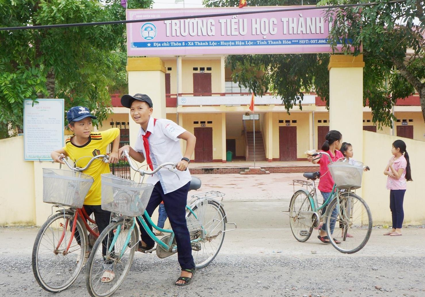 Giao vien tieng Anh len lop nhung khong giang bai suot nhieu thang hinh anh