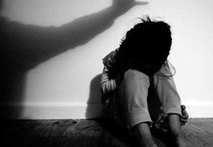 Nguyen bi thu xa bi to om hon be gai lop 3 hinh anh