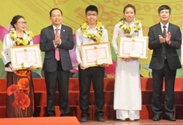 Chu cong ty gay o nhiem duoc vinh danh: 'Toi khong mua giai' hinh anh