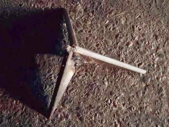 Canh sat truy tim thu pham tha bay dinh 3 chan tren quoc lo hinh anh