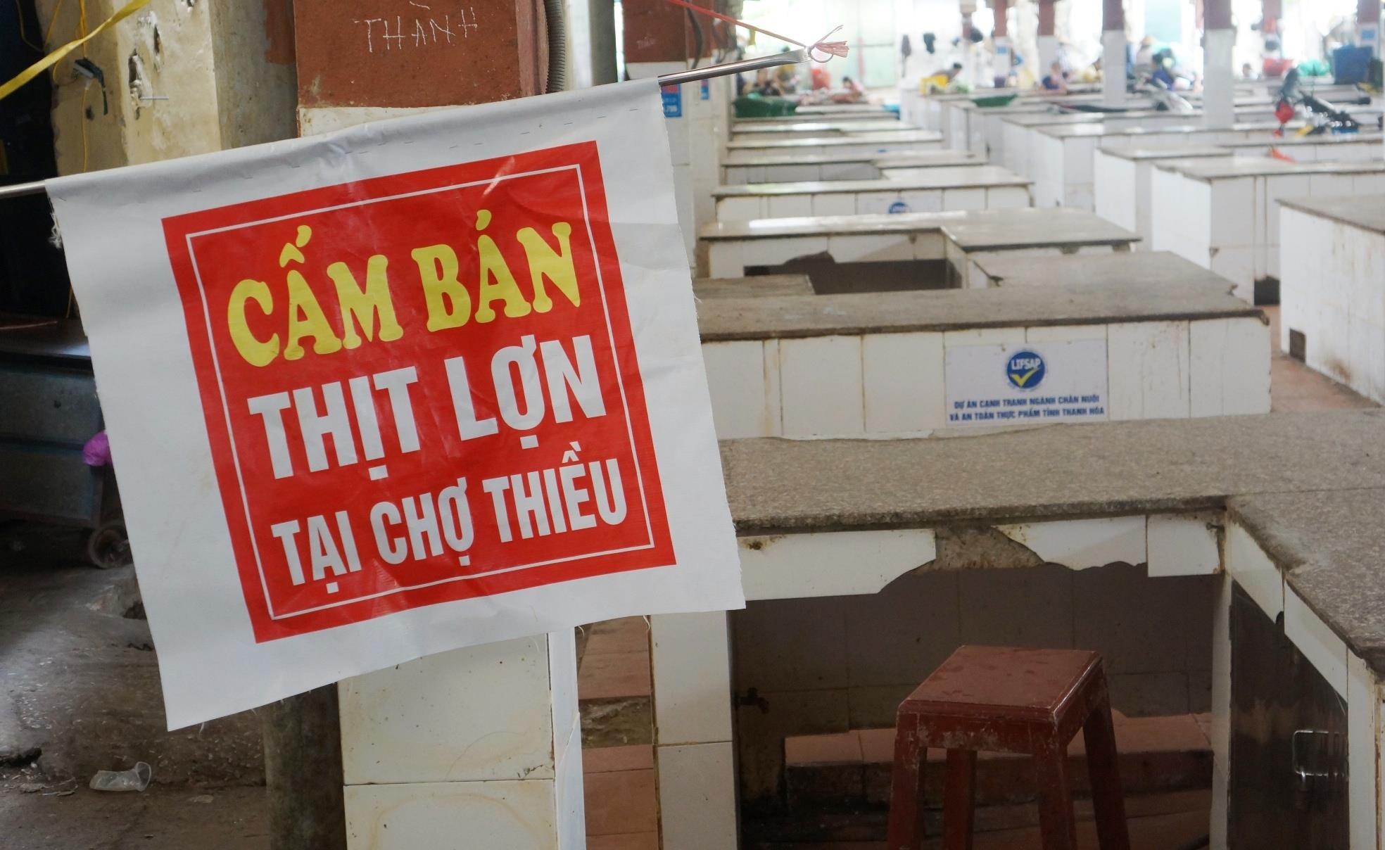 Chinh quyen cam ban thit lon, ca tram sap phai ngung hoat dong hinh anh