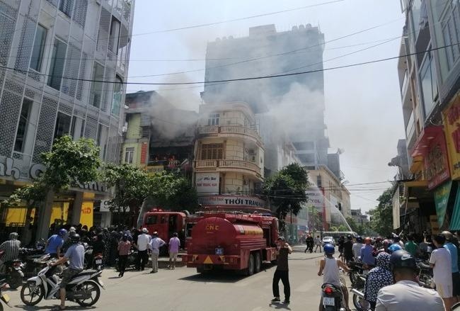 nha chay giua trua nong anh 2