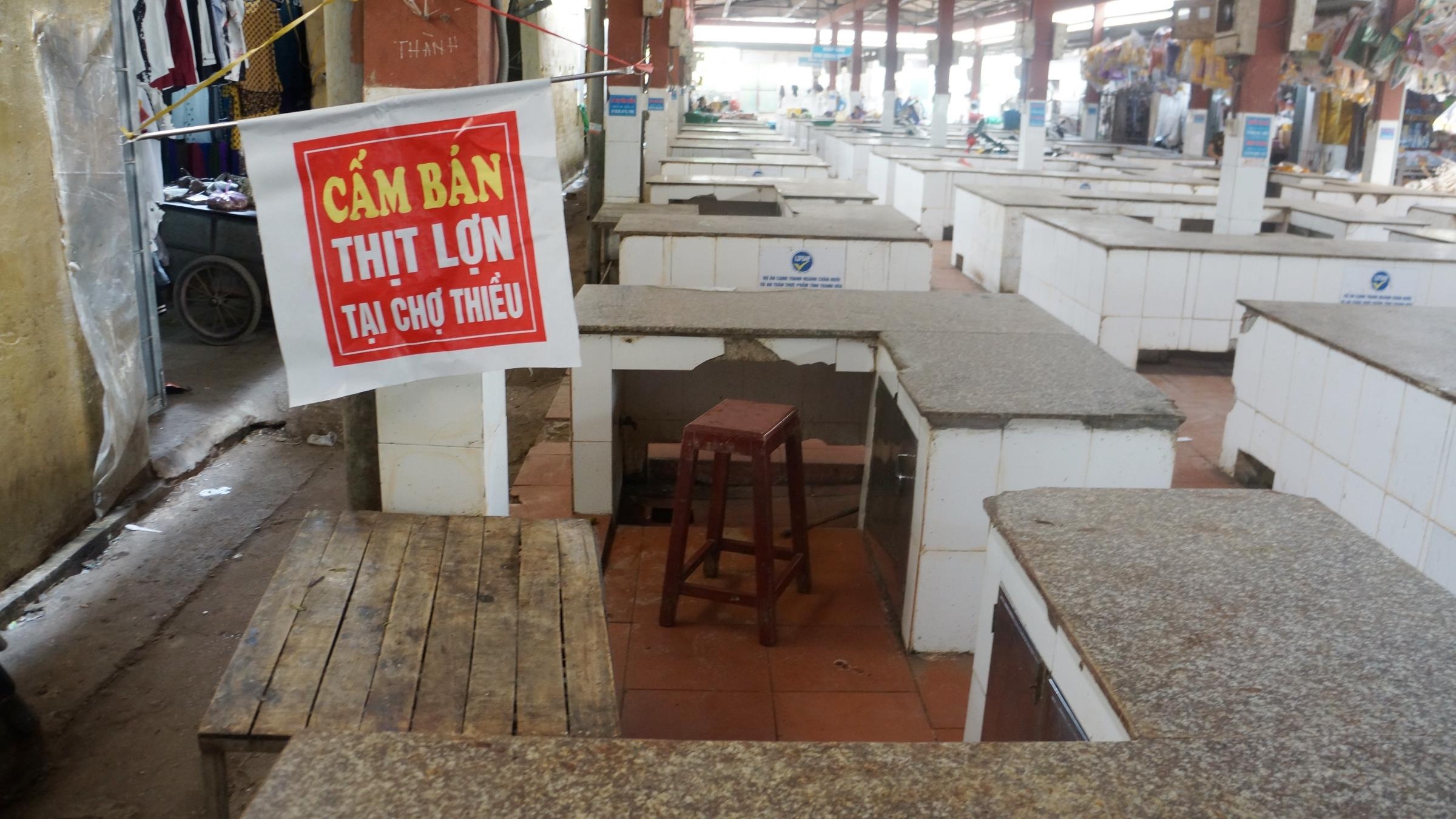 Chinh quyen cam ban thit lon do 'doc khong het van ban chi dao' hinh anh