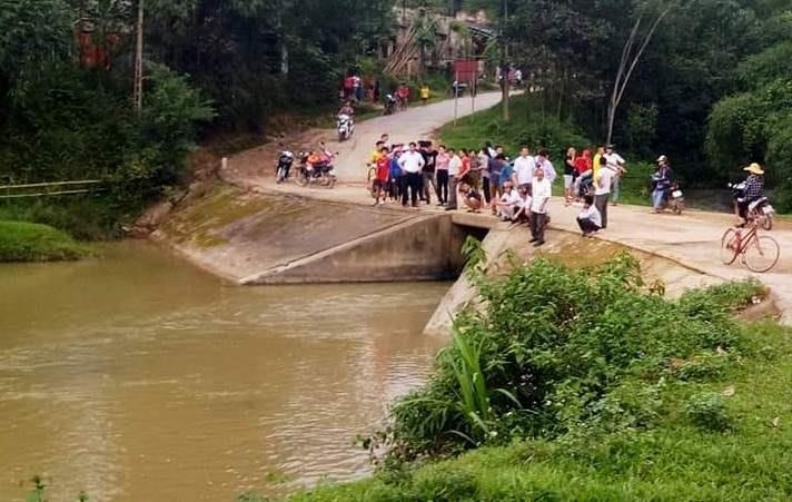 Che ô khi chạy xe máy ảnh 1 Che o khi chay xe may anh 1