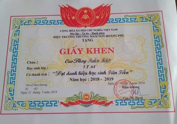 Tre mam non duoc trao giay khen hoc sinh tien tien, xuat sac hinh anh