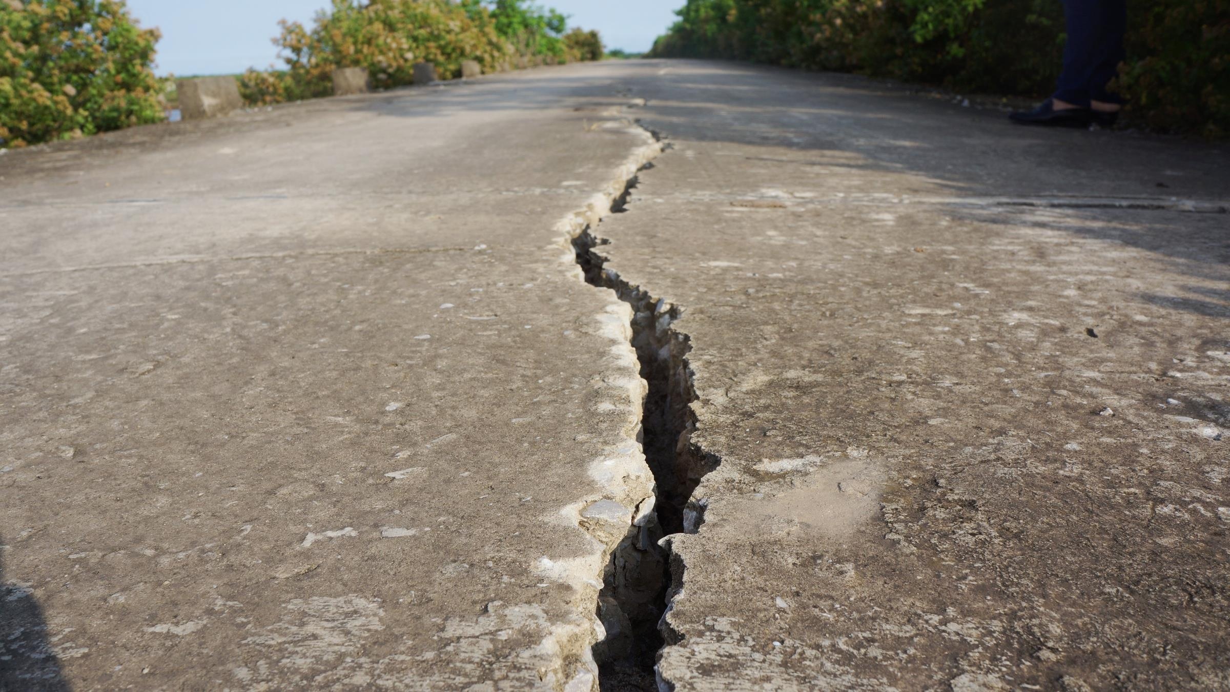 Vet nut dai 1 km o tuyen de chan song hon 100 ty hinh anh