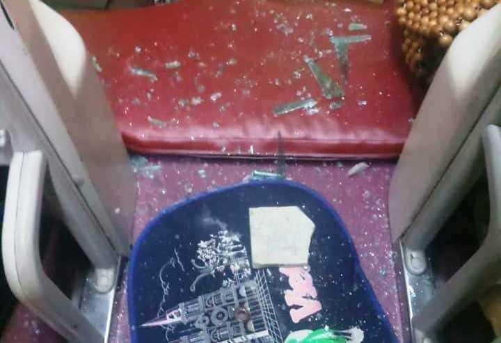 Truy tim nhom nem vo kinh xe giuong nam khien hanh khach bi thuong hinh anh