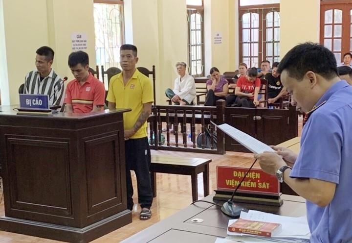 Danh nhan vien hang khong anh 1