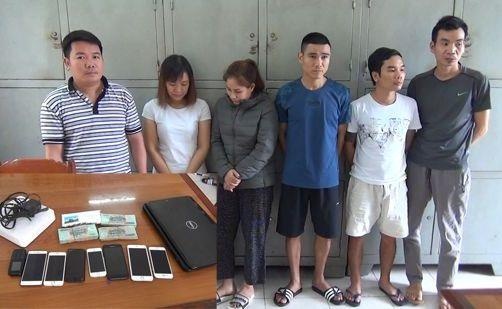 phụ nữ cầm đầu đánh bạc ảnh 1 phu nu cam dau danh bac anh 1