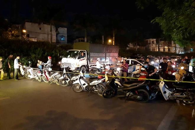 xe mac ket o cau Long Bien anh 3