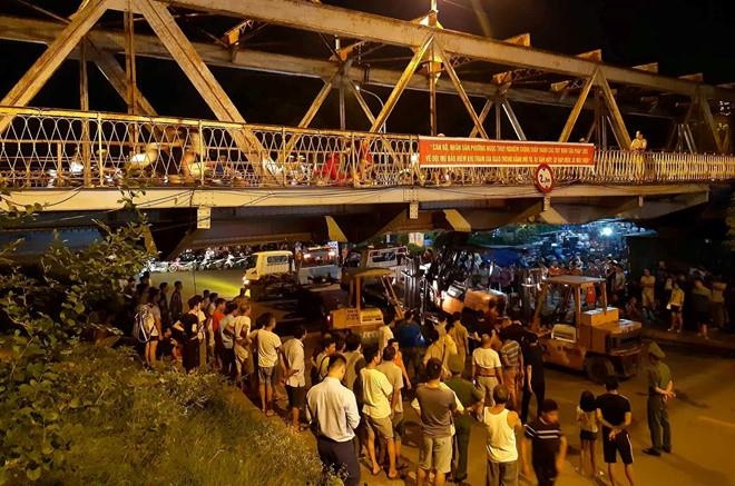 xe mac ket o cau Long Bien anh 1