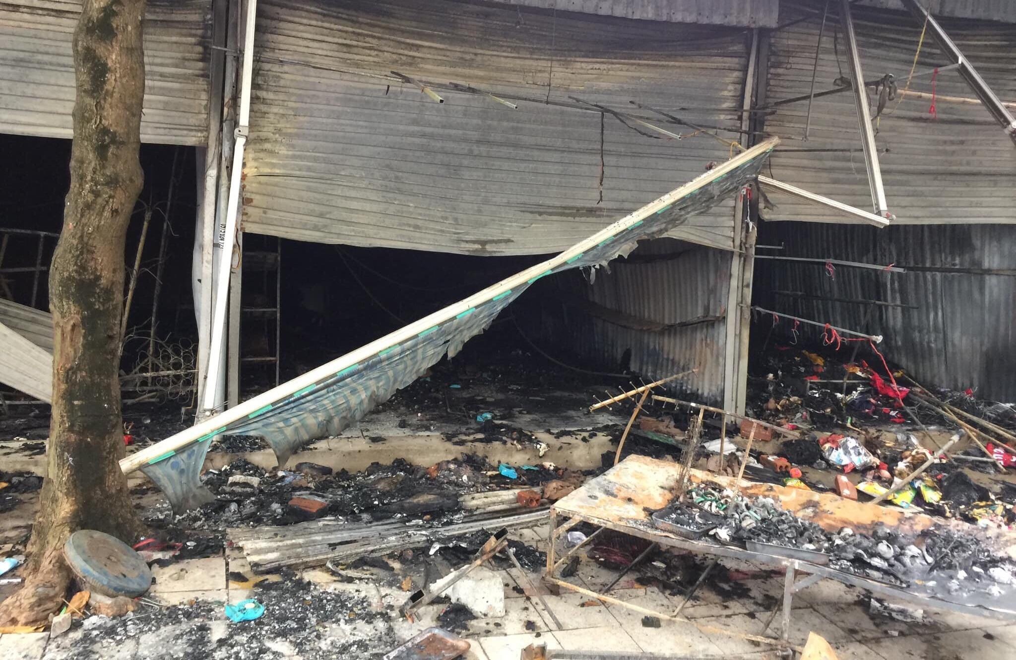 Lua thieu rui 4 ki ot o Sam Son hinh anh