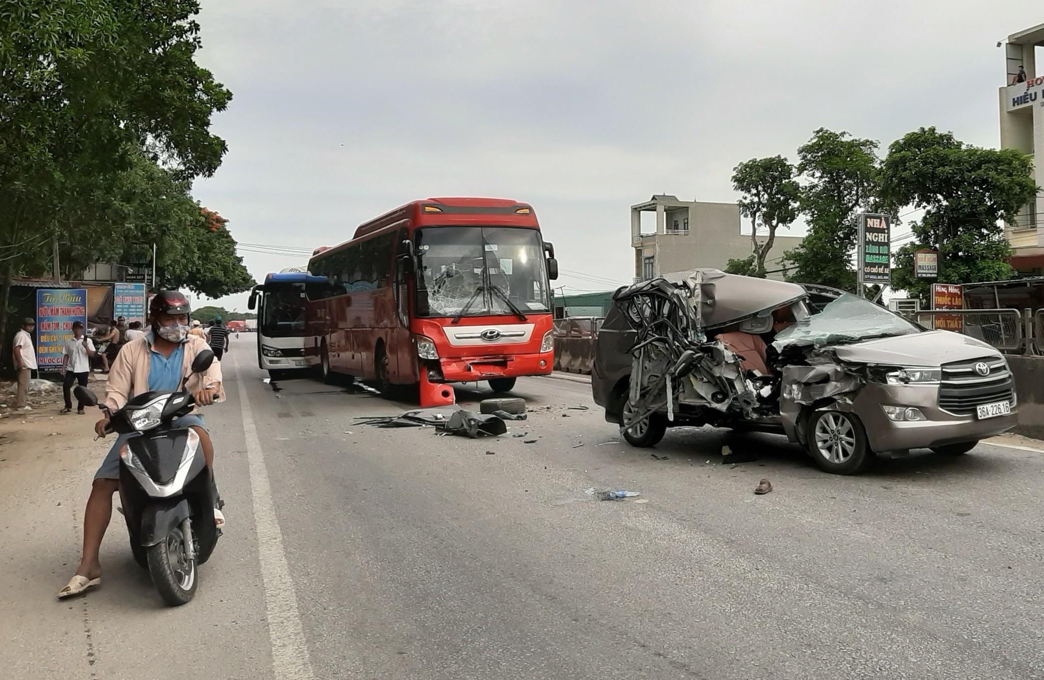 tai nạn liên hoàn trên quốc lộ ảnh 1 tai nan lien hoan tren quoc lo anh 1