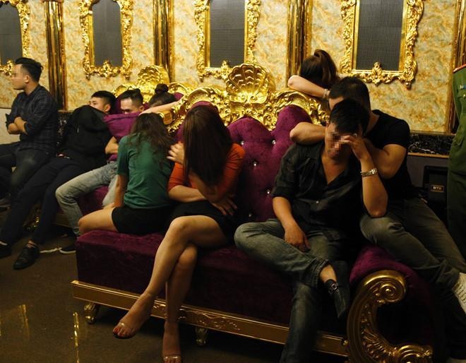 22 nam nu to chuc tiec sinh nhat bang ma tuy hinh anh