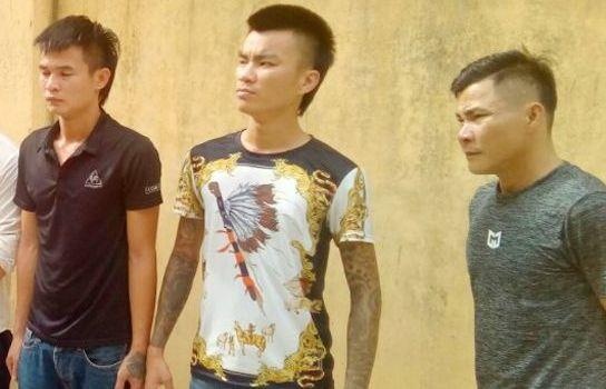 Bat nhom con do doi bao ke tai xe taxi, thuong lai o Sam Son hinh anh