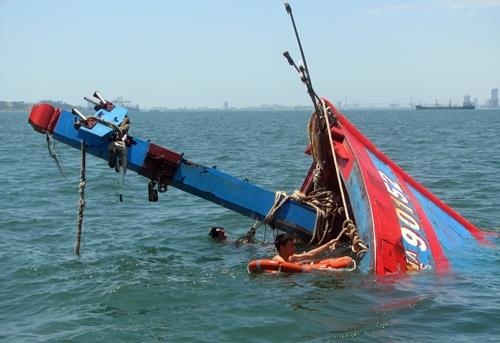 Tau ca chim ngoai khoi, 4 ngu dan thoat chet hinh anh