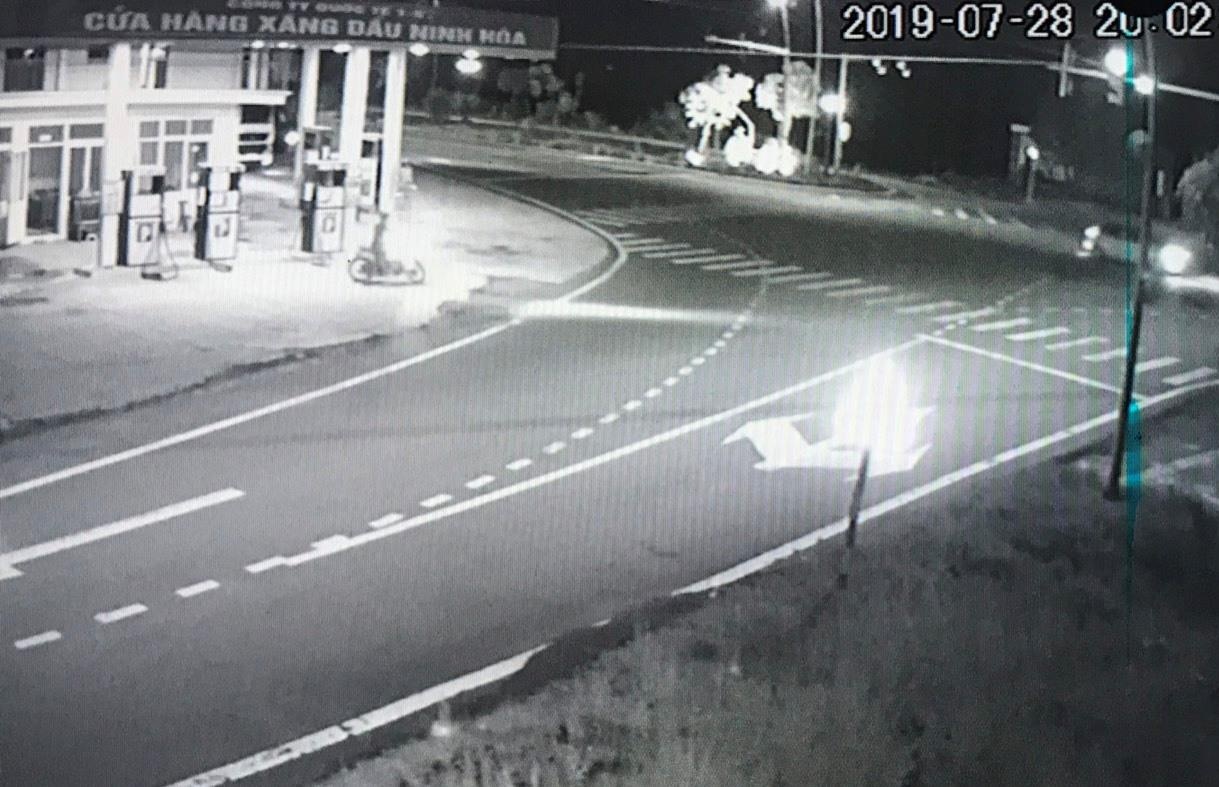 Truy tim tai xe lai oto bo tron sau tai nan chet nguoi hinh anh