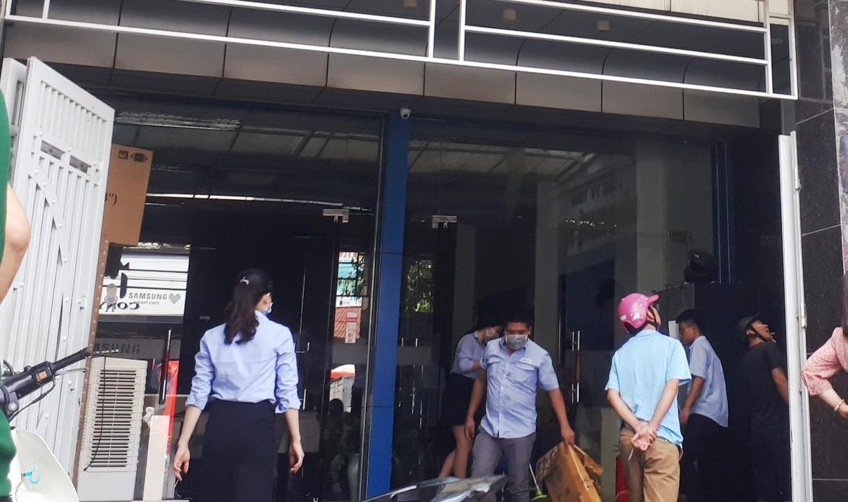 cảnh sát rơi từ tầng 2 ảnh 1 canh sat roi tu tang 2 anh 1