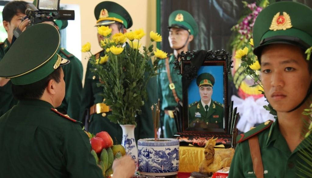 vợ thiếu tá Vi Văn Nhất ảnh 2 vo thieu ta Vi Van Nhat anh 2