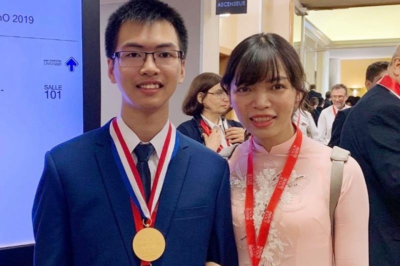 Nam sinh xu Thanh 2 lan doat huy chuong Olympic Hoa hoc quoc te hinh anh
