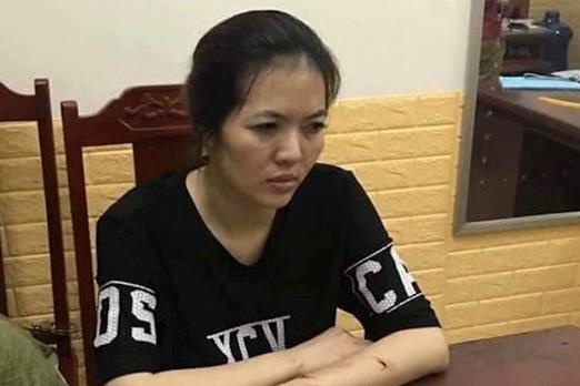 Nu giam doc dam chet nguoi tinh tren oto hinh anh