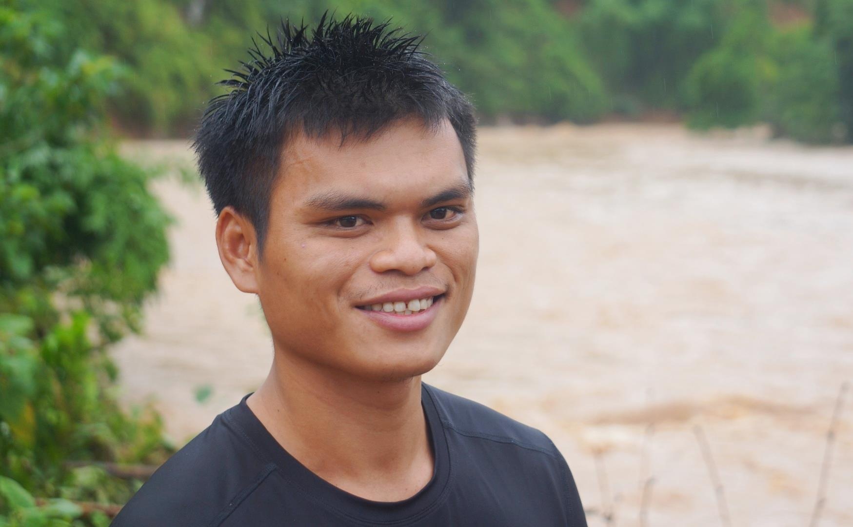 ke phut cuu nguoi trong lu anh 1