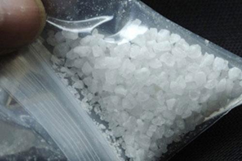 Thay canh sat, 9X vut xe may cung ma tuy da bo chay hinh anh