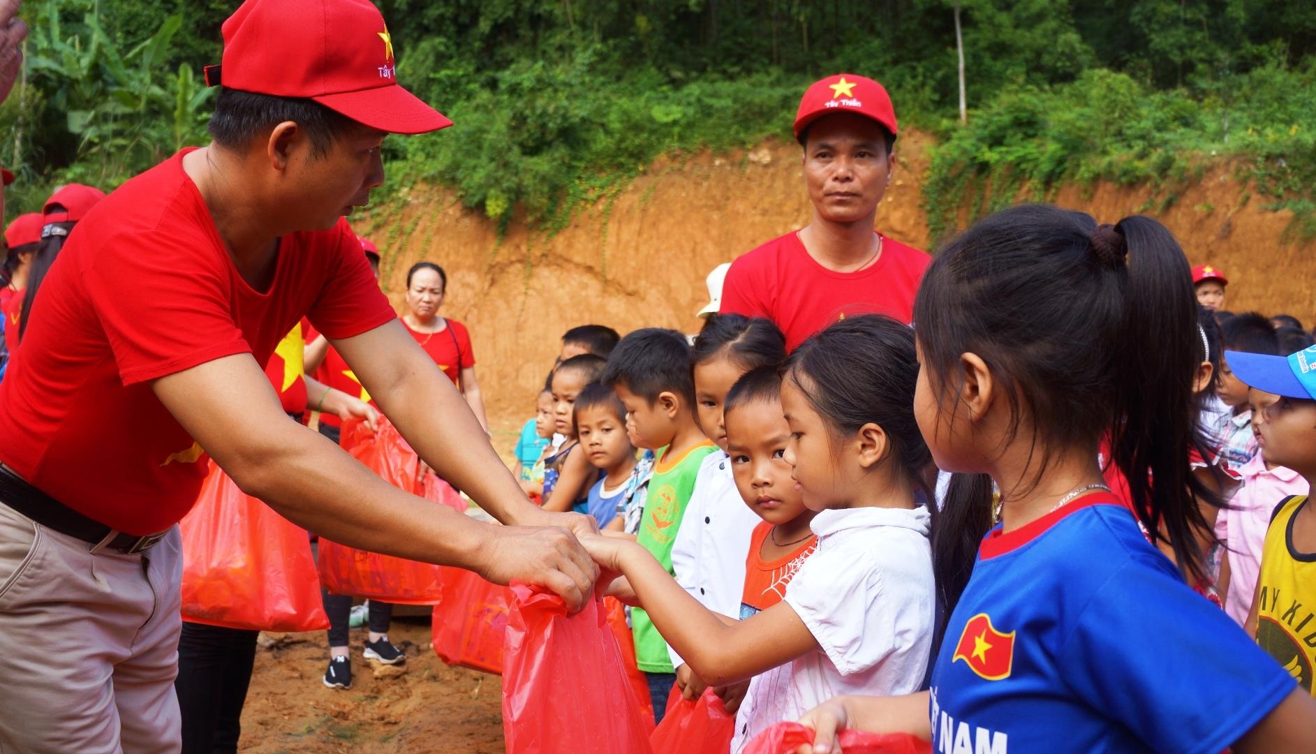 dung phong hoc vung lu Sa Na anh 9