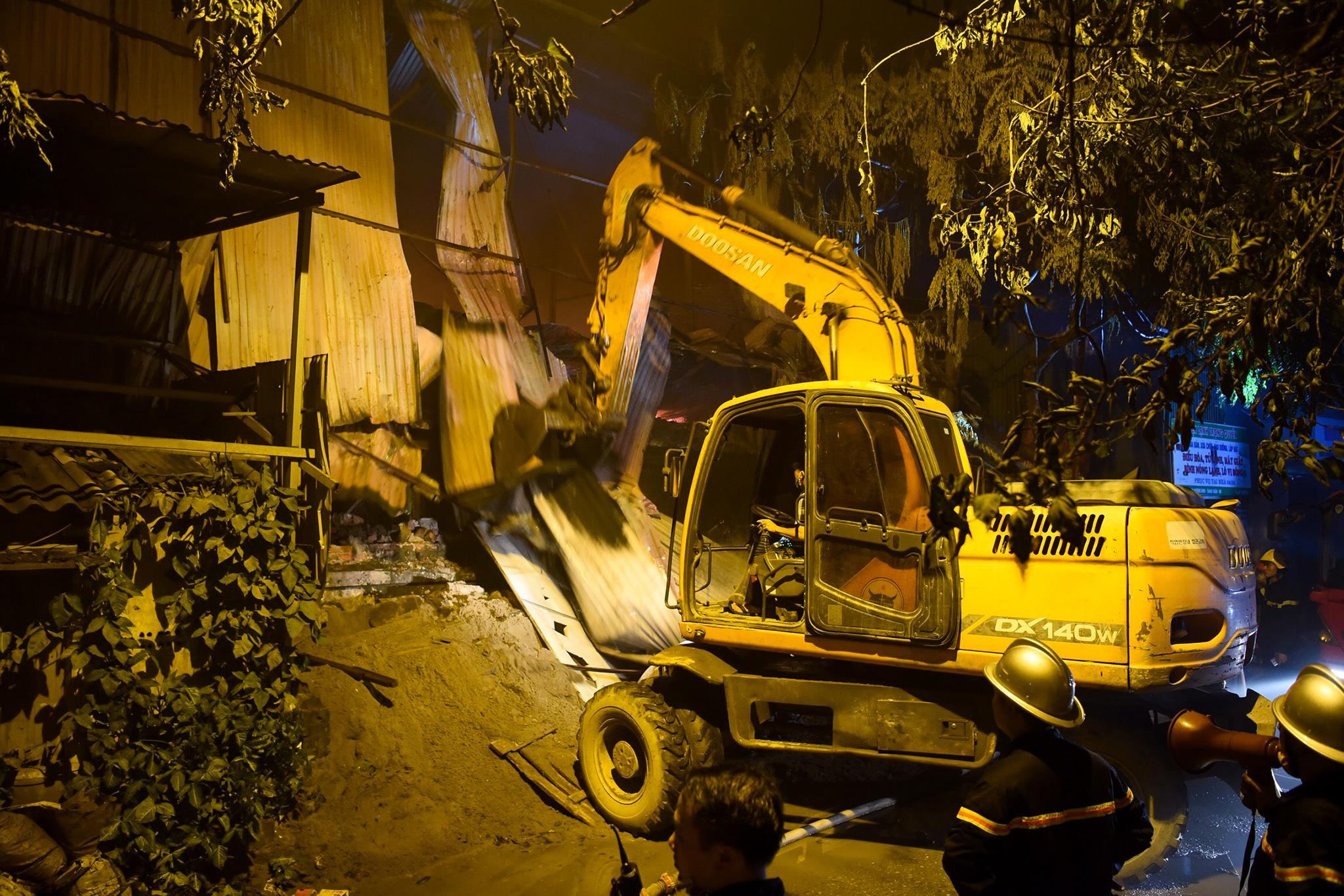 chay cong ty phich nuoc anh 12