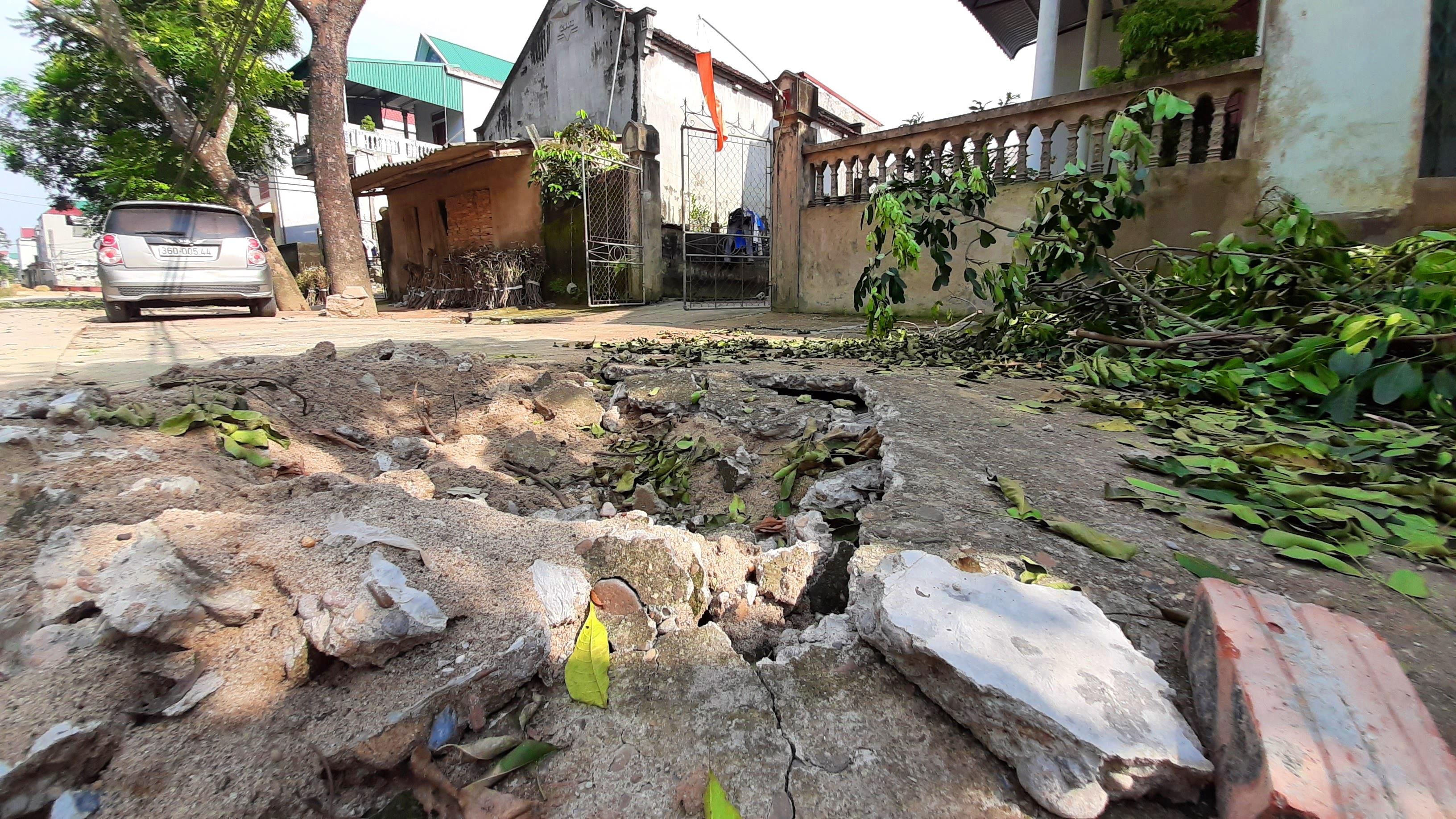 Nhieu tieng no tu long dat khien gan 20 can nha ran nut hinh anh