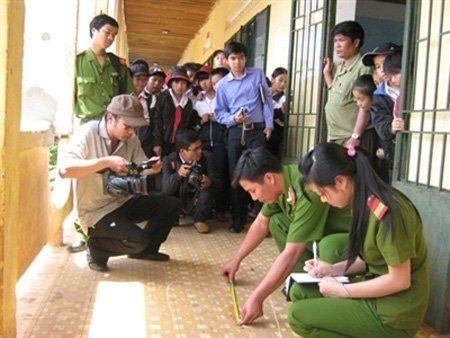 Nam sinh 10X bi dam tu vong tai truong hinh anh