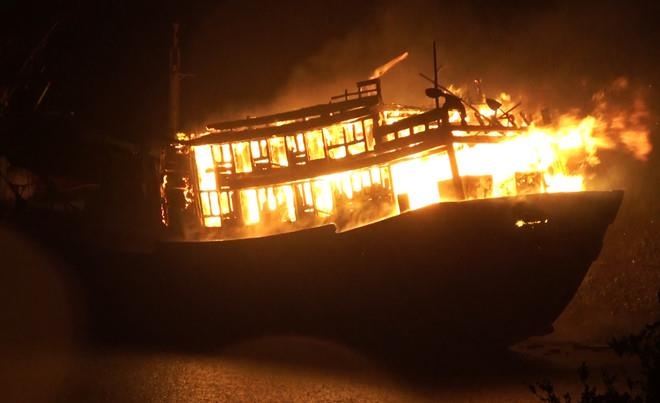 No tau ca lam 2 nguoi chet, 5 ngu dan bi thuong hinh anh