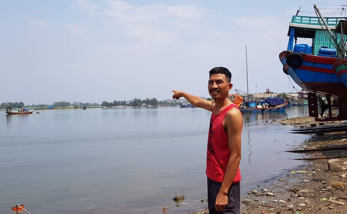 Lái xe ba gác cứu 3 bé gái đuối nước ảnh 1 Lai xe ba gac cuu 3 be gai duoi nuoc anh 1