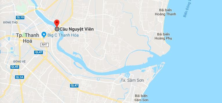 tài xế xe máy mắc kẹt trong gầm container ảnh 2 tai xe xe may mac ket trong gam container anh 2