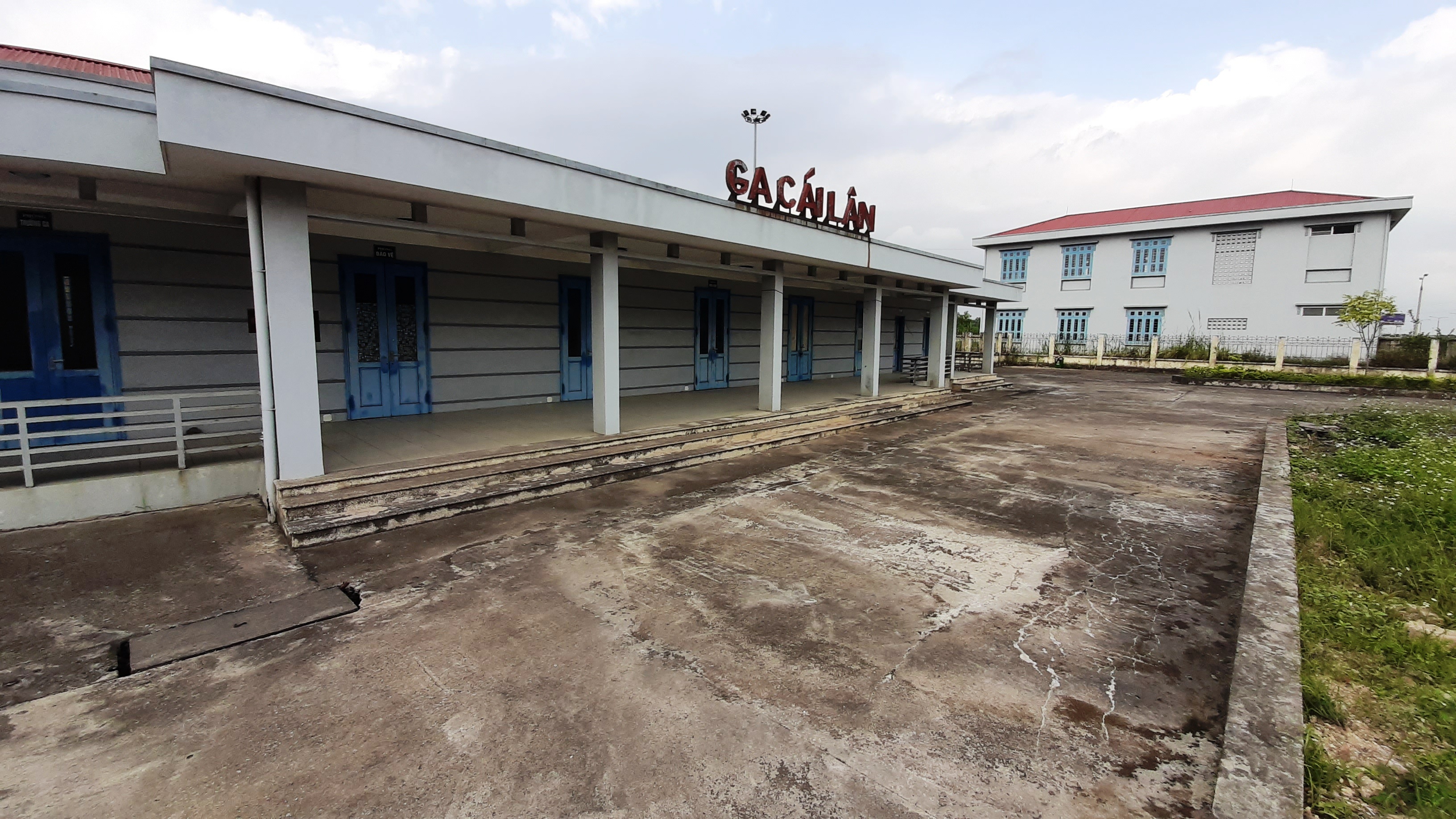 Ga không bóng tàu ảnh 3 Ga khong bong tau anh 3