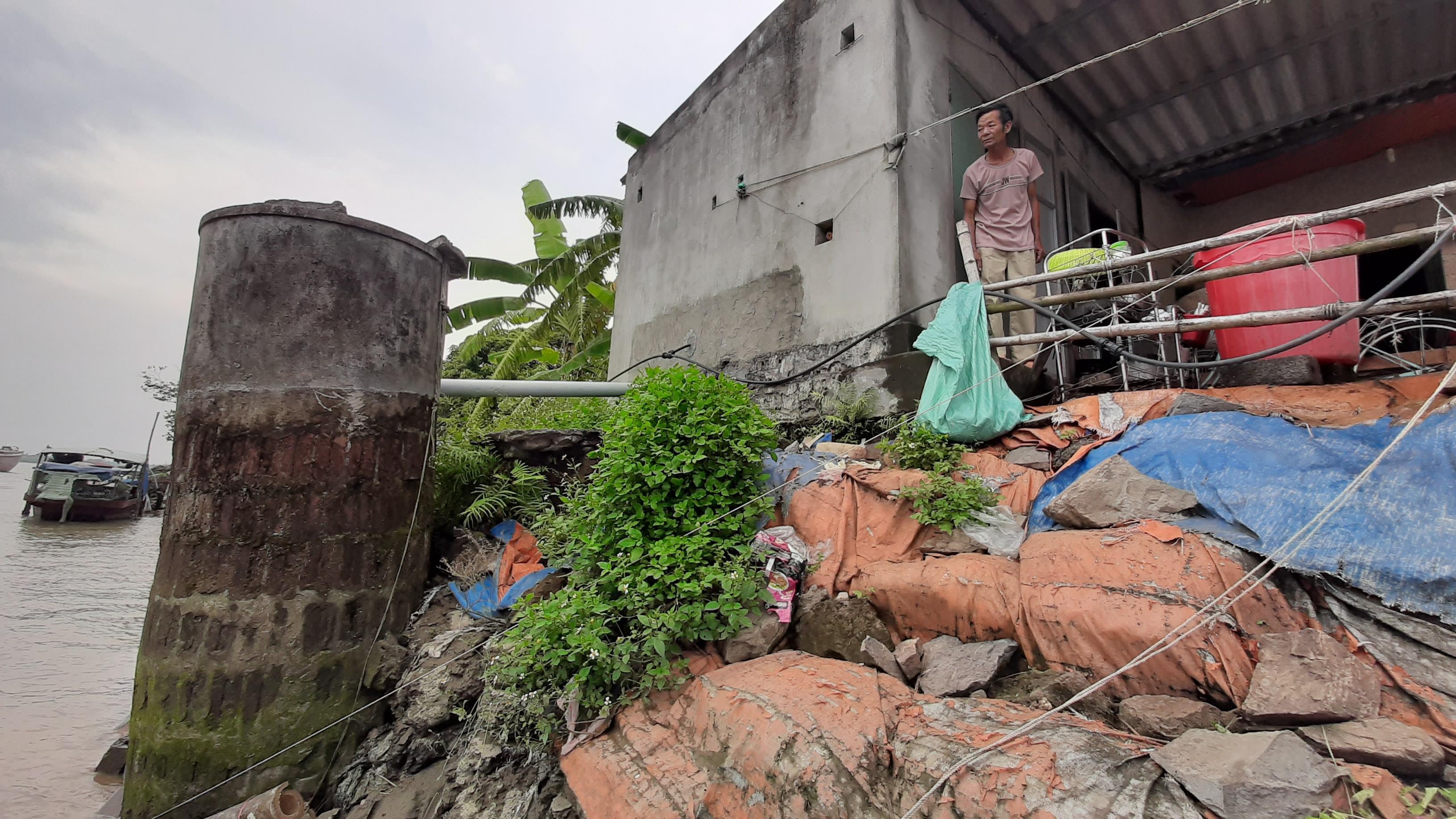 Nha cua, vuon tuoc troi song do sat lo hinh anh